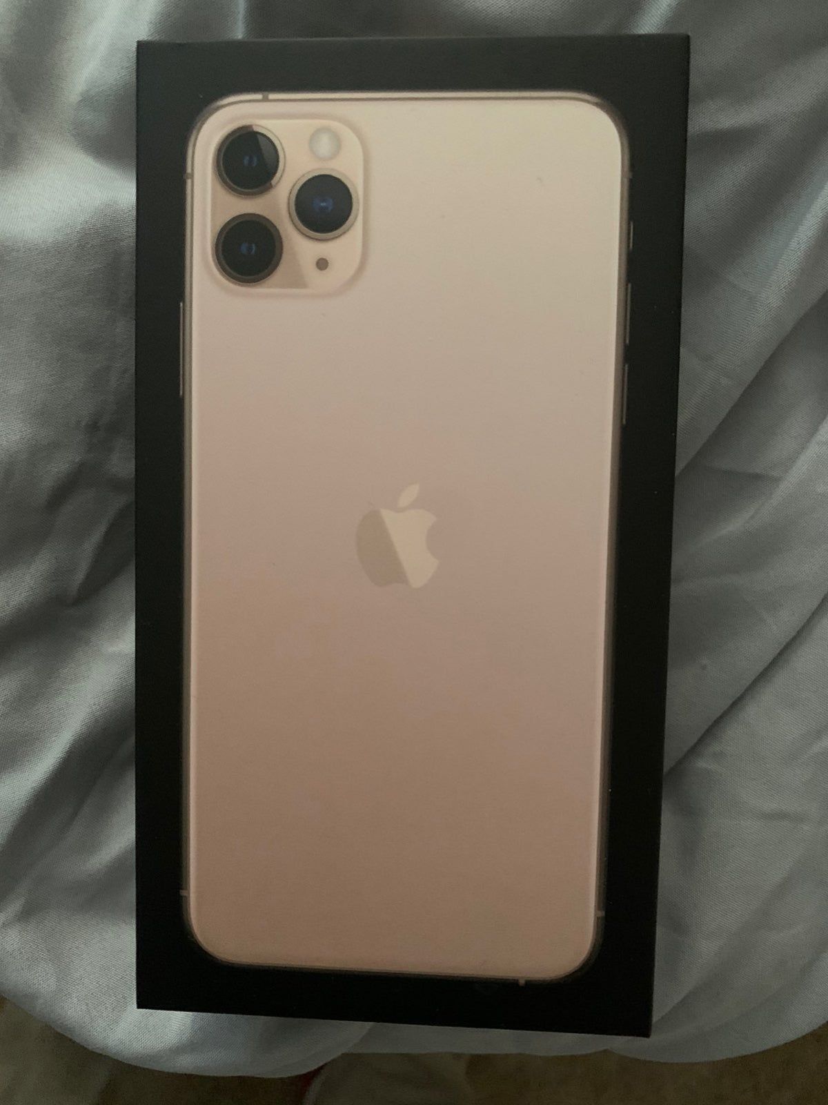 iPhone 13 Pro Max 128GB Gold Excellent Pre-Owned - Image 4